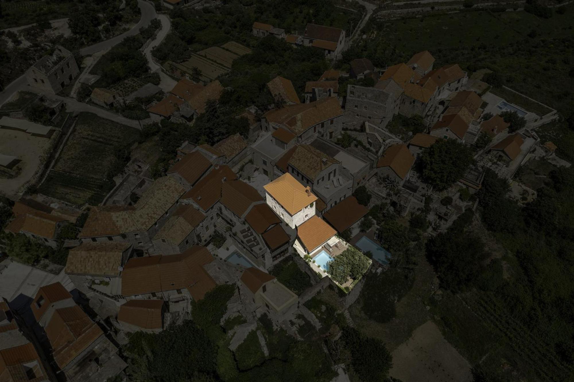 Dvor Pitve Villas Елса Экстерьер фото