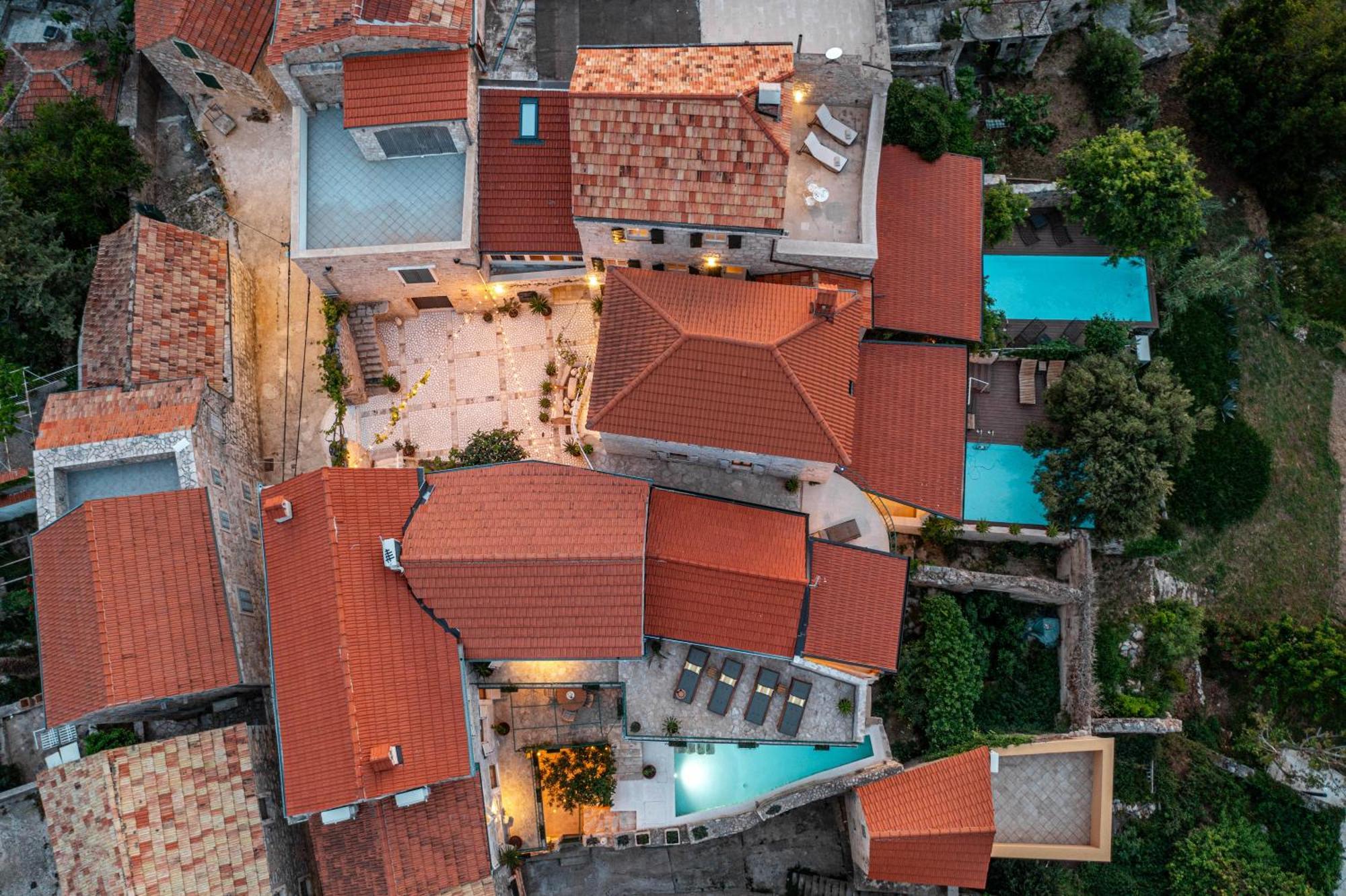 Dvor Pitve Villas Елса Экстерьер фото