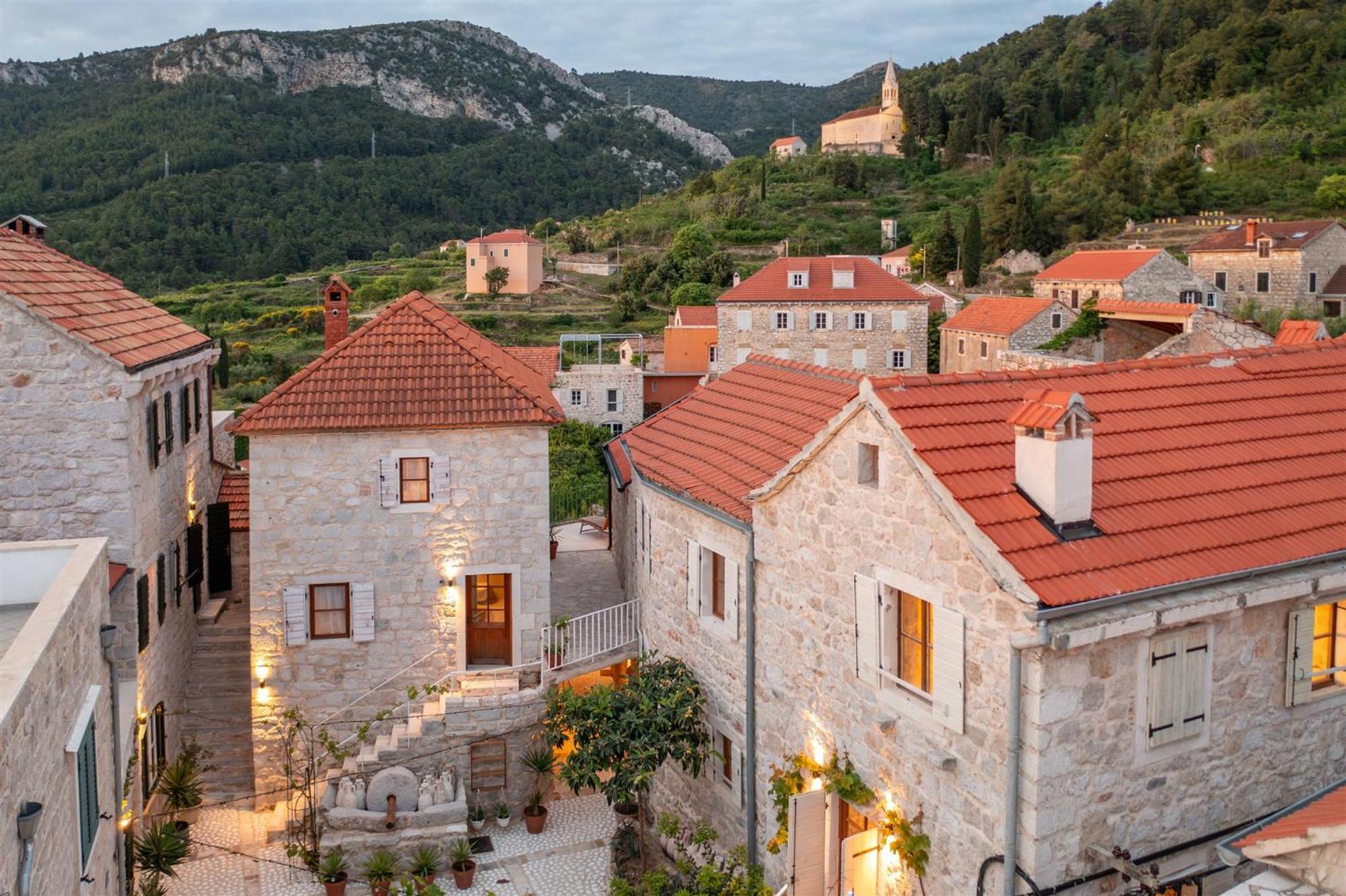 Dvor Pitve Villas Елса Экстерьер фото