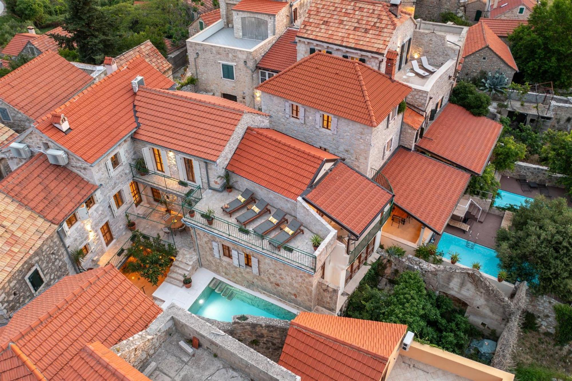 Dvor Pitve Villas Елса Экстерьер фото
