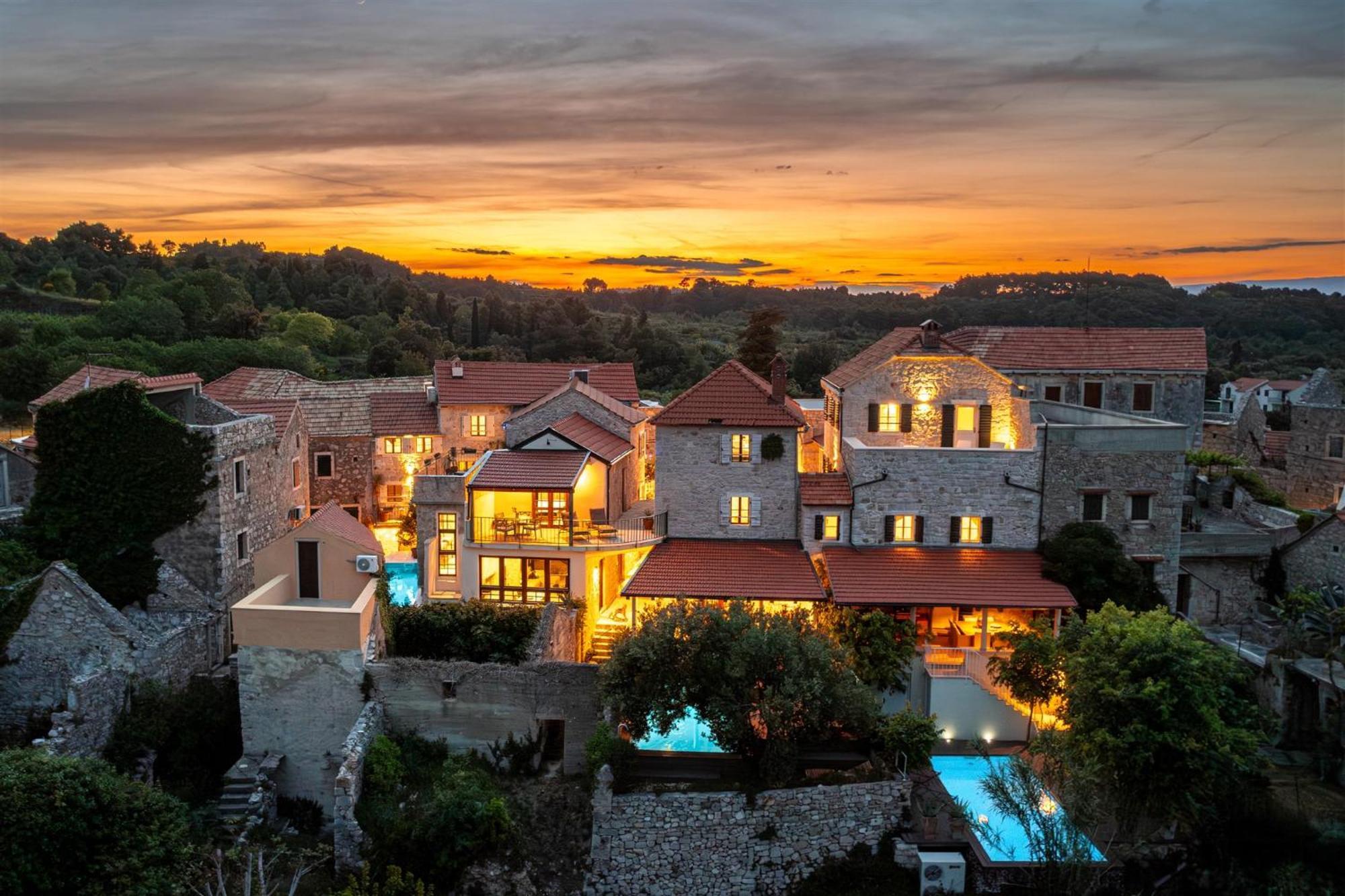 Dvor Pitve Villas Елса Экстерьер фото