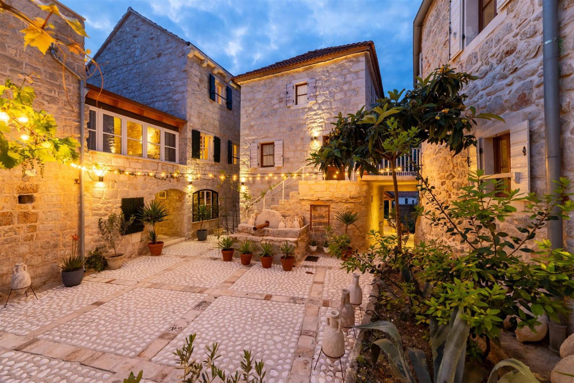 Dvor Pitve Villas Елса Экстерьер фото